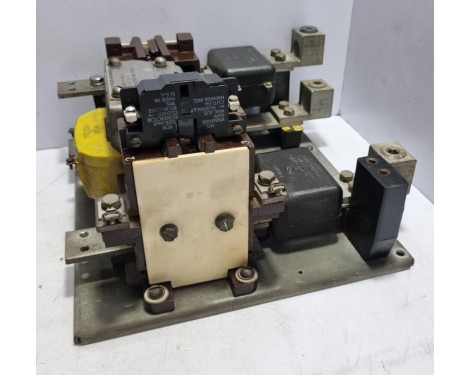 Cutler Hammer 6-186-2 Starter Contactor 65-724-A Contactor No. V858 NEMA SIZE 5